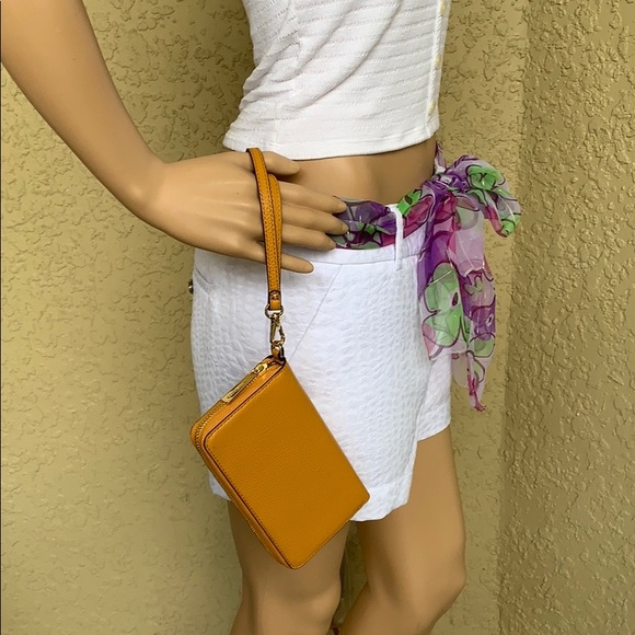 MICHAEL KORS JET SET TRAVEL LG FLAT MF PHN CASE - Picture 6 of 16